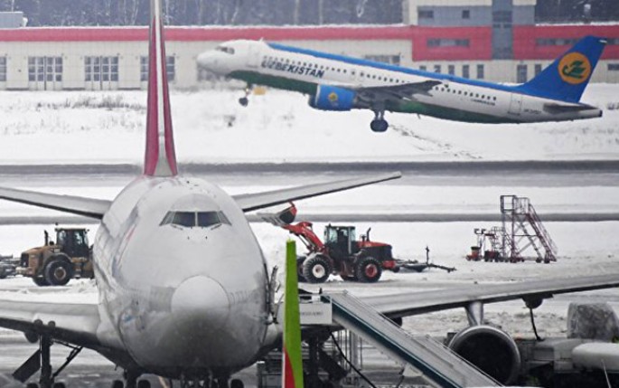 Uçuşa hazırlaşan təyyarə tüstülədi - Rusiyada