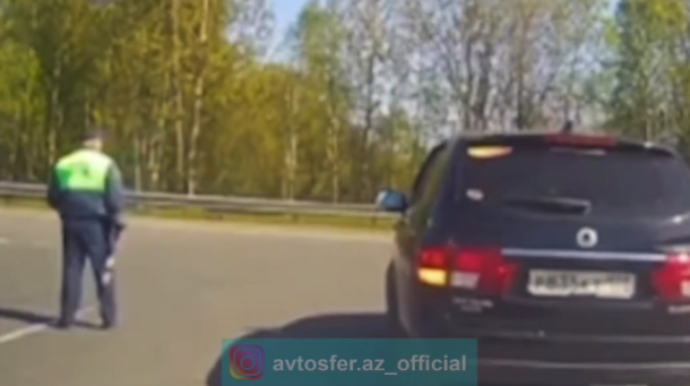 TIR "BMW"yə çırpıldı: yol polisi ölümdən döndü  - VİDEO