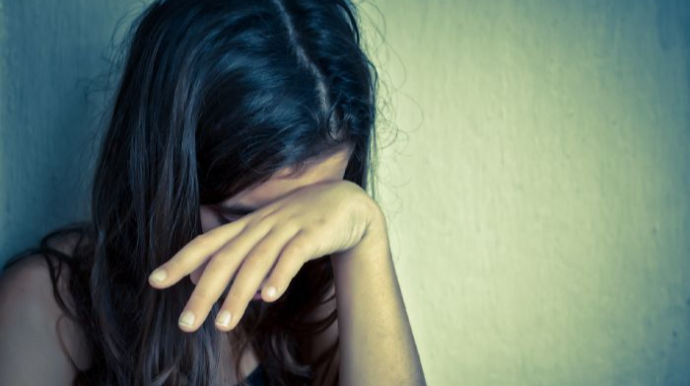 Azərbaycanda ana və qardaş 18 yaşlı qıza “dağ basdılar” -  - FOTO