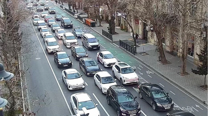 Bakıda 15 istiqamətdə nəqliyyatın sıxlığı müşahidə olunur 
