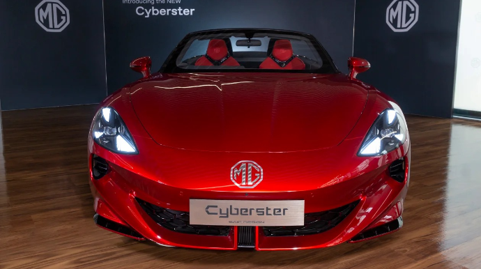 Tam elektriklə işləyən yeni “MG Cyberster” brendi yollara dönüş etdi  - FOTO
