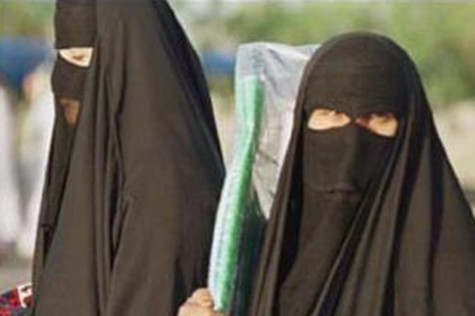 İctimai nəqliyyatda, məktəblərdə, xəstəxanalarda niqab qadağan olunacaq