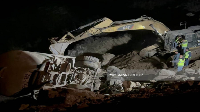 Xocavəndə yük avtomobili aşdı, sürücü öldü - VİDEO