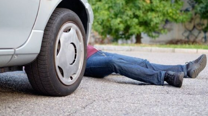 Şəkidə 42 yaşlı kişini maşın vurdu