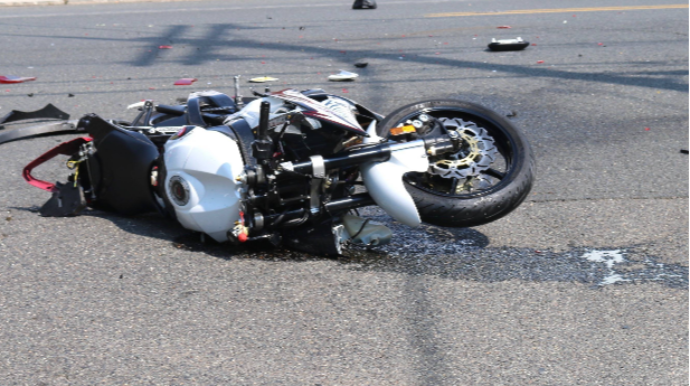 Gəncədə kuryer qəzaya düşüb - FOTO