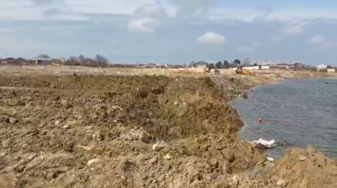 Maştağada göl qanunsuz dolduruldu 