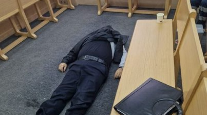 Azərbaycanda məhkum məhkəmə zalında VƏFAT ETDİ 