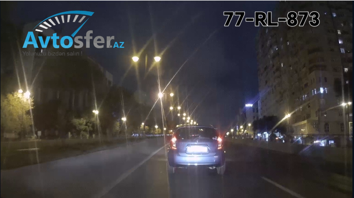 Таксист нарушил правила и затруднил движение на дороге - ВИДЕО 