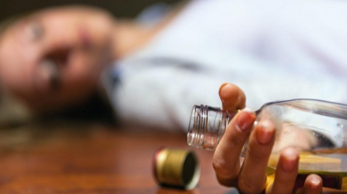 Bakıda qadın sirkə turşusu içib öldü