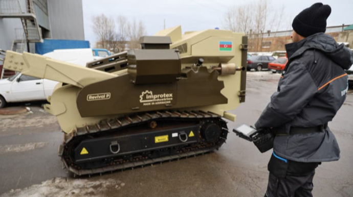 Azərbaycan Ukraynaya minatəmizləmə maşını göndərib  - FOTO