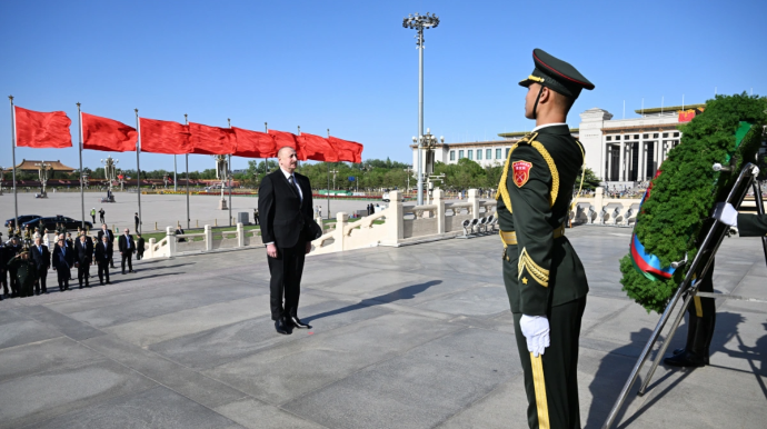 Prezident Pekində Xalq Qəhrəmanları Abidəsini ziyarət etdi   - FOTO - YENİLƏNİB