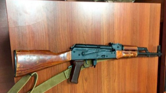 Bazarlarda erməni avtomatları: 5 minə “Kalaşnikov“u kimlər satır? 