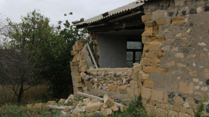 Ermənilərin atdığı mərmi Goranboyda yaşayış evlərinə zərər vurub  - VİDEO