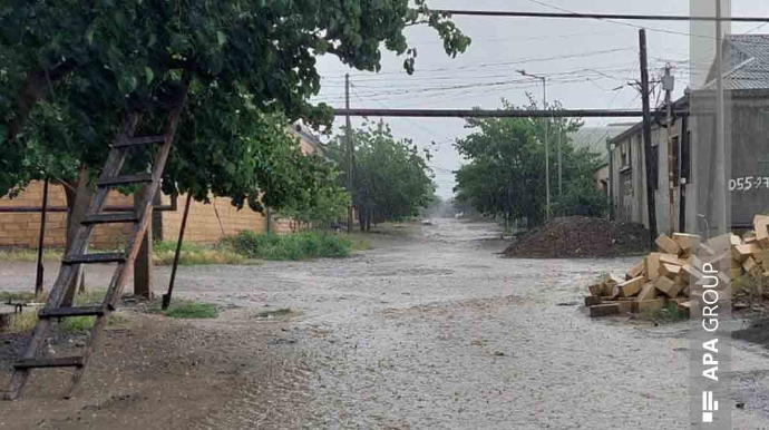 Qərb bölgəsinə leysan yağıb, Gəncədə bəzi küçələrə sel gəlib   - FOTO