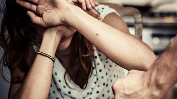 Azərbaycanda kişi hamilə arvadını döyərək xəstəxanalıq etdi