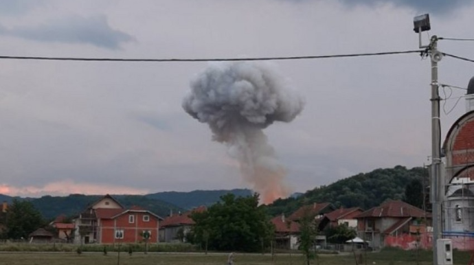 Serbiyada hərbi müəssisədə partlayış baş verib