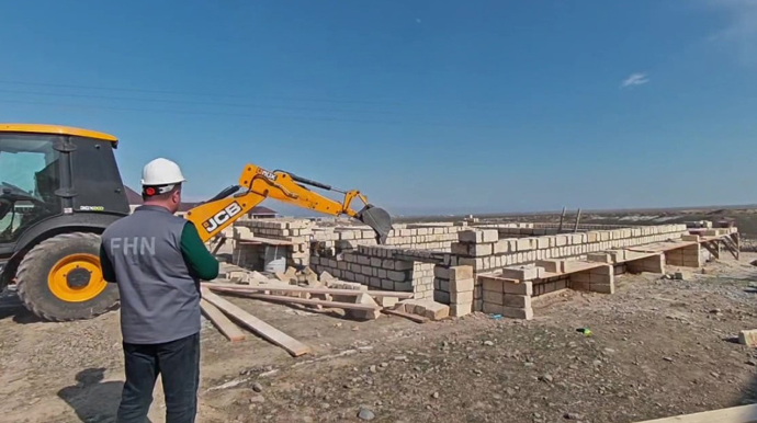 Gəncədəki qanunsuz tikililər söküldü - VİDEO