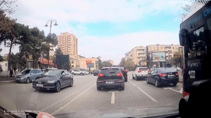 Bu küçədə nişanların olmaması sürücüləri çaşdırır – VİDEO
