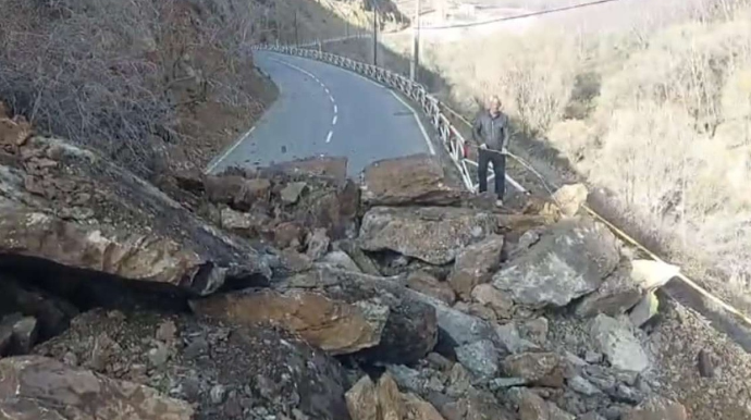 Naxçıvanda qaya uçqunu