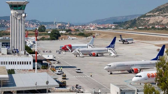 Təyyarə bomba xəbərdarlığı ilə təcili eniş edib