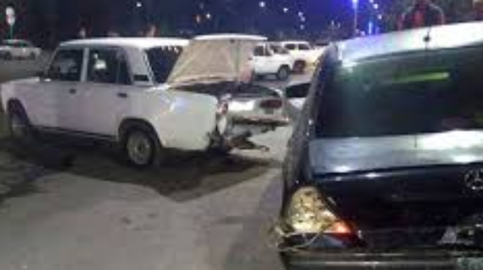 Bərdədə iki avtomobil toqquşub, xəsarət alan var - FOTO