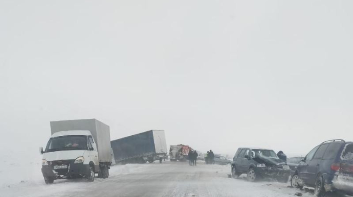Qazaxıstanda yol qəzasında 11 avtomobil toqquşub 