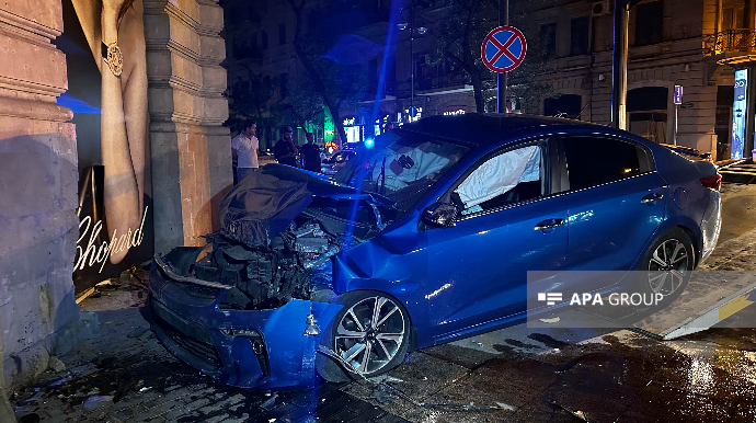 В Баку столкнулись два автомобиля: пострадали 5 человек - ФОТО