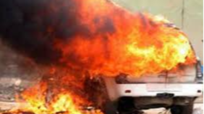 Bakıda “Land Rover” yanıb