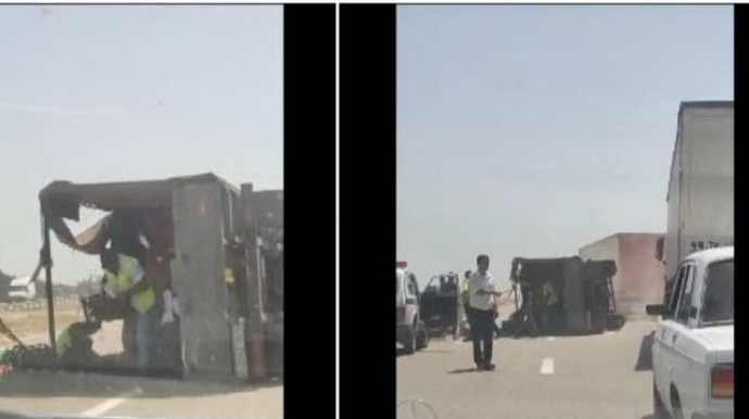 Hacıqabulda pomidorla dolu yük avtomobili aşıb 