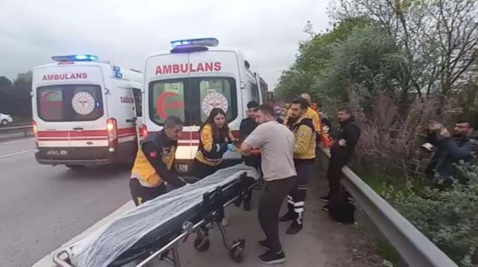Mikroavtobus aşdı, 13 yaralı var   - FOTO