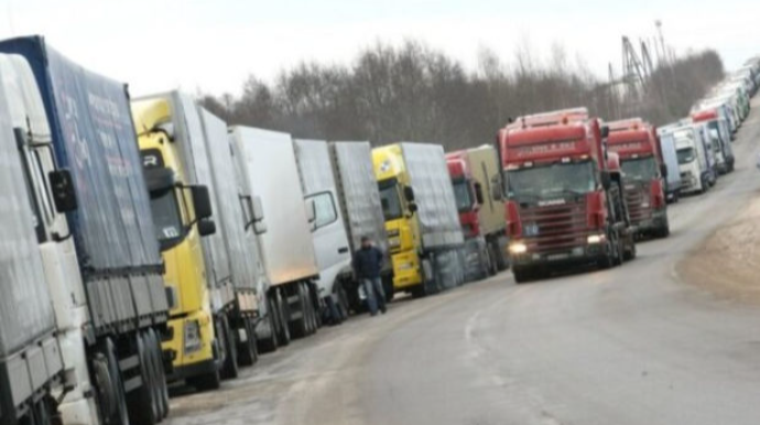 Latviya Rusiya və Belarusun yük maşınlarını sərhədindən buraxmayıb 