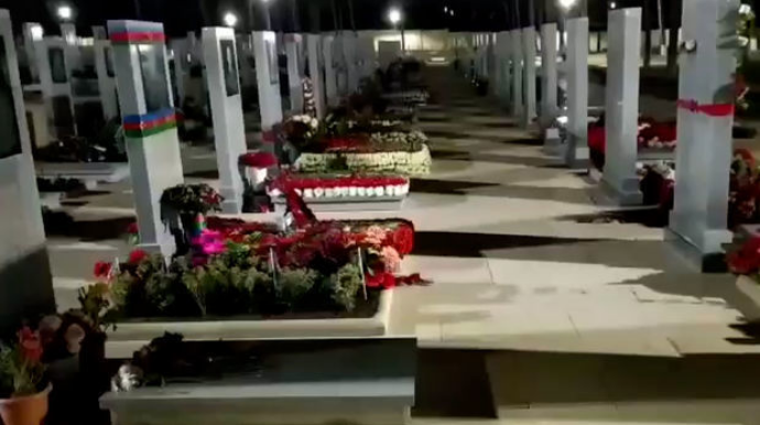 Могилы шехидов на II Аллее почетного захоронения приведены в порядок - ВИДЕО
