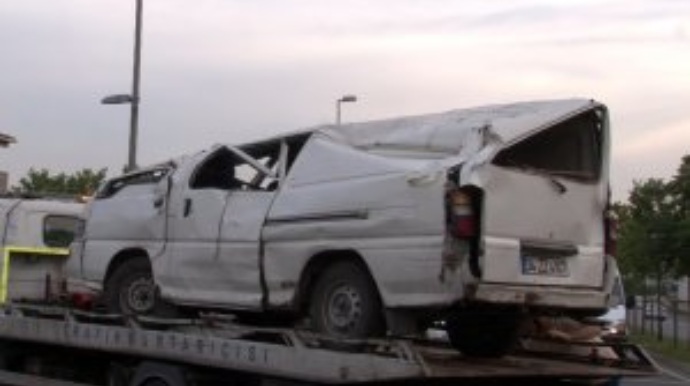 Sərnişin mikroavtobusu çaya düşdü;  4 ölü, 3 yaralı - FOTO 