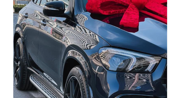 Azərbaycanlı məşhur özünə LÜKS AVTOMOBİL ALDI  - Bu, onun hələ ilk maşınıdır - FOTO 