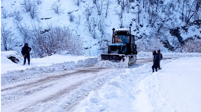 Qar yenidən Quba-Xınalıq yolunda problem yaratdı – FOTO - VİDEO 