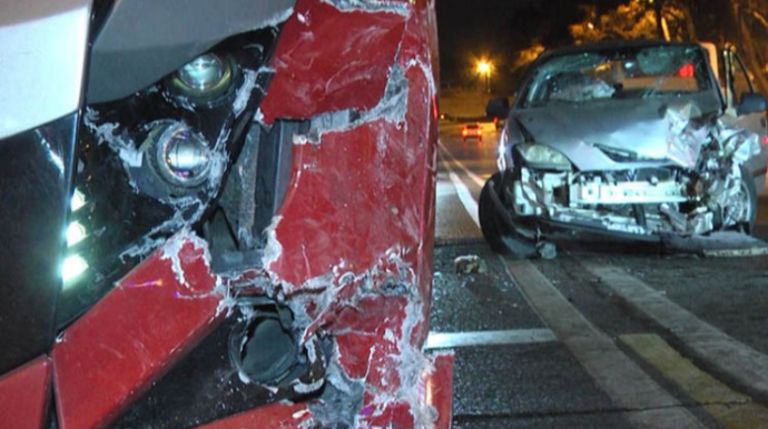 “BakuBus”a məxsus avtobus qəzaya uğradı - Yaralı var - FOTO 