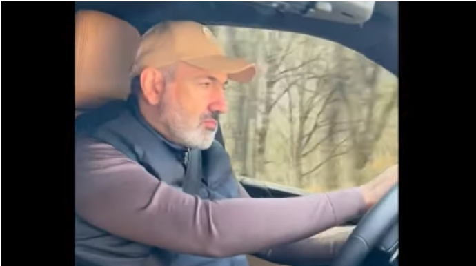 "Bəzən maşın sürəndə hiss edirəm ki..." - Paşinyan 