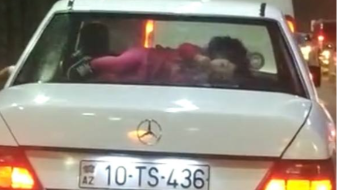 Bakıda azyaşlını maşında görün necə apardılar  - 10-TS-436 - VİDEO