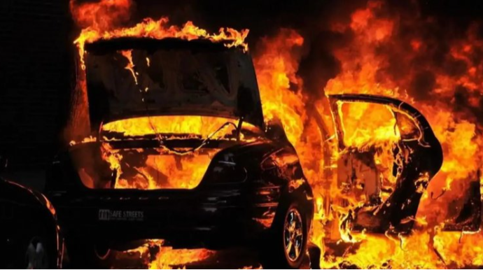 Yüksək vəzifəli məmurun avtomobili partladılıb 