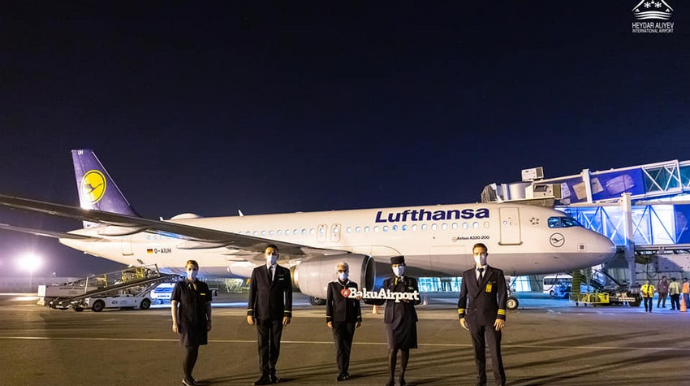 Almaniya aviaşirkəti Bakıya uçuşları bərpa edib - FOTO 