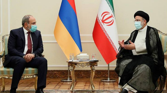 Rəisi ilə Paşinyan yükdaşımaların fasiləsiz təşkilini müzakirə edib