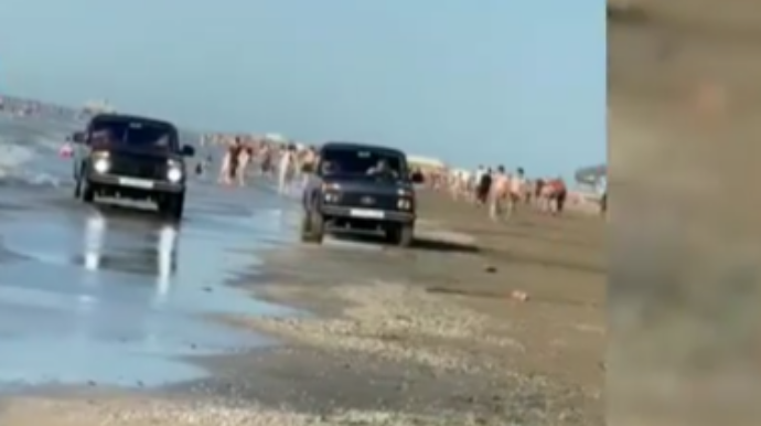 "Niva" ilə çimərlikdə insanlara qorxulu anlar yaşadan sürücülər saxlanıldı - VİDEO  - FOTO