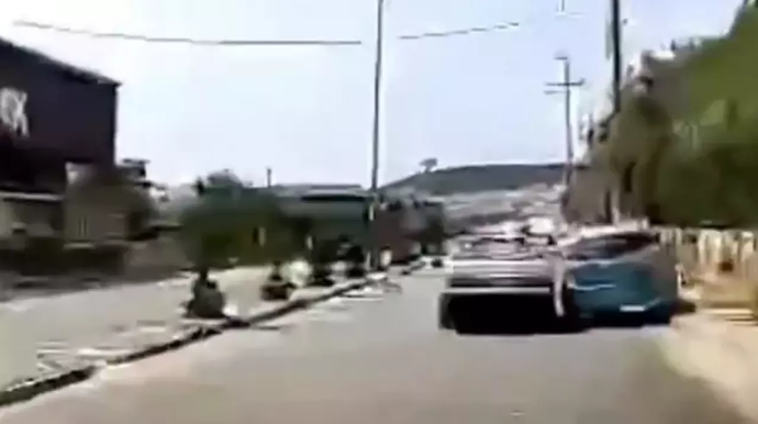 İçkili sürücü qadının idarə etdiyi avtomobili qəzaya saldı - VİDEO 