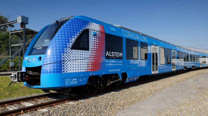 Dünyada ilk dəfə yalnız hidrogenlə işləyən sərnişin qatarının sınağı olub