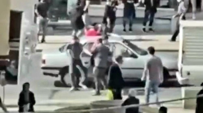 İran polisindən qadına qarşı görünməmiş vəhşilik - VİDEO 