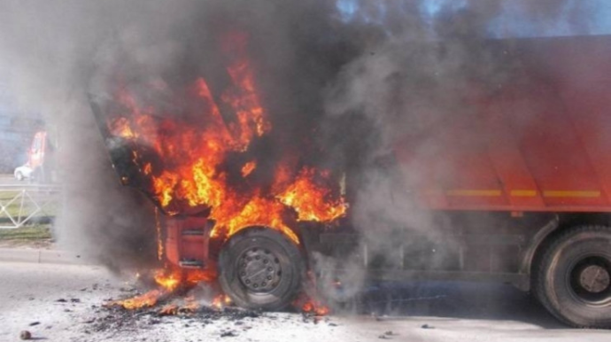 Bakıda "Kamaz ", Samuxda "VAZ " yandı