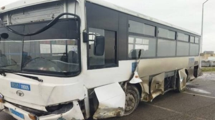 Sumqayıtda avtobus qəzaya düşdü, sürücü öldü 