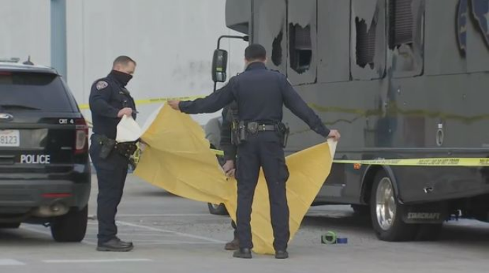 Kaliforniyada sərnişin avtobusu atəşə tutuldu: Ölən və yaralananlar var  - FOTO - VİDEO