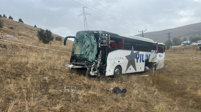Avtobuslar toqquşub - Ölənlər və yaralananlar var 
