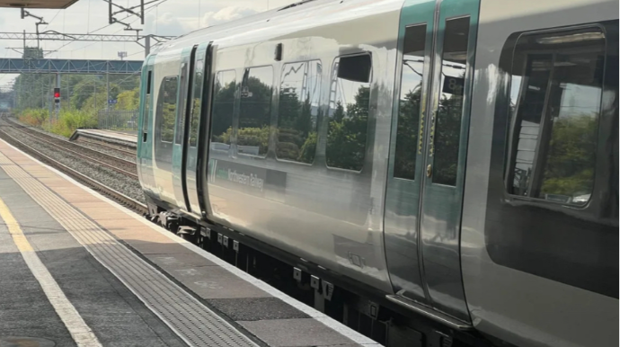 Dəmiryolu stansiyasında tapılan partlamamış mərmi ciddi gecikmələrə səbəb olub 